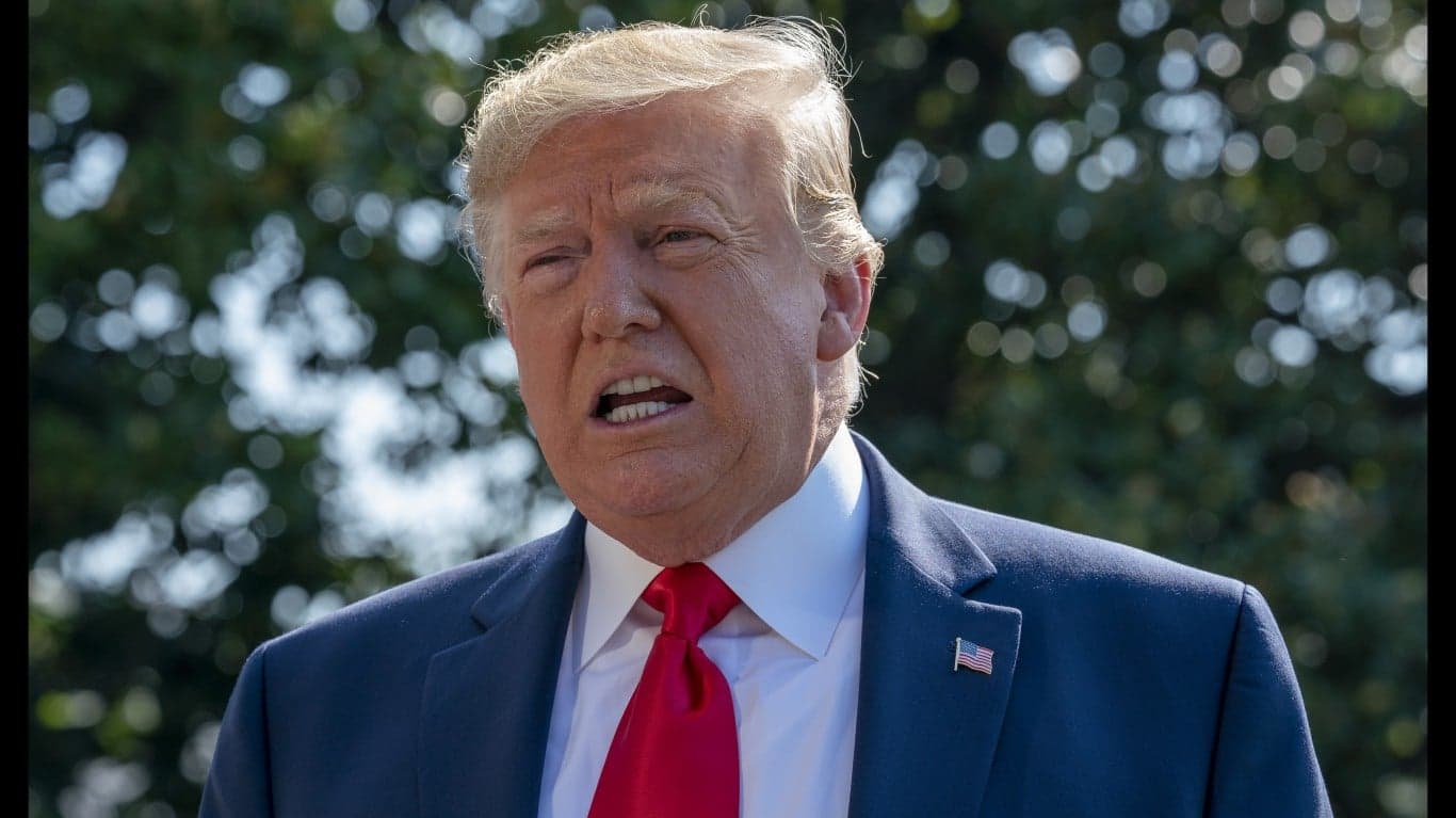 Trump amenaza con aranceles del 100% por impuestos digitales: las tecnológicas en riesgo