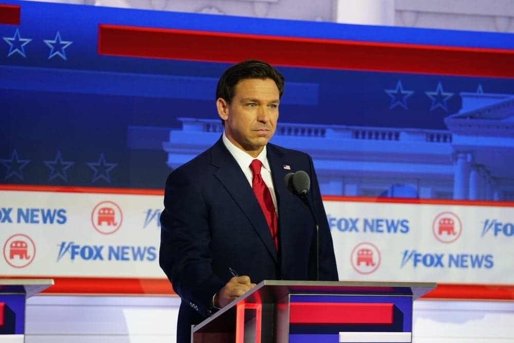 DeSantis acusa a Big Tech de hipocresía por IA, despidos y visas H-1B