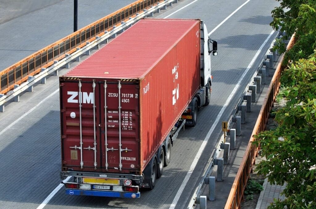 ZIM Integrated reporta caída de 30% en ventas en el primer trimestre de 2026