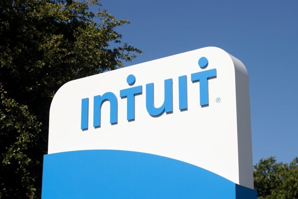 Acciones de Intuit caen a mínimo de 52 semanas tras alerta en TurboTax