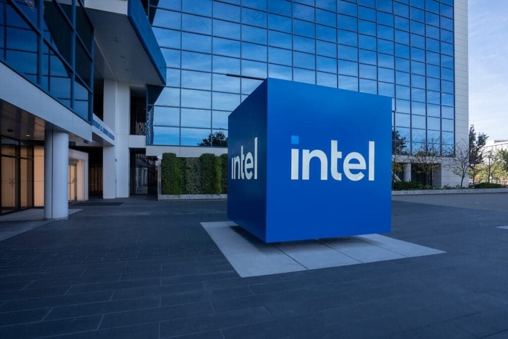 Intel y Qualcomm compiten por adquirir la startup de IA Tenstorrent