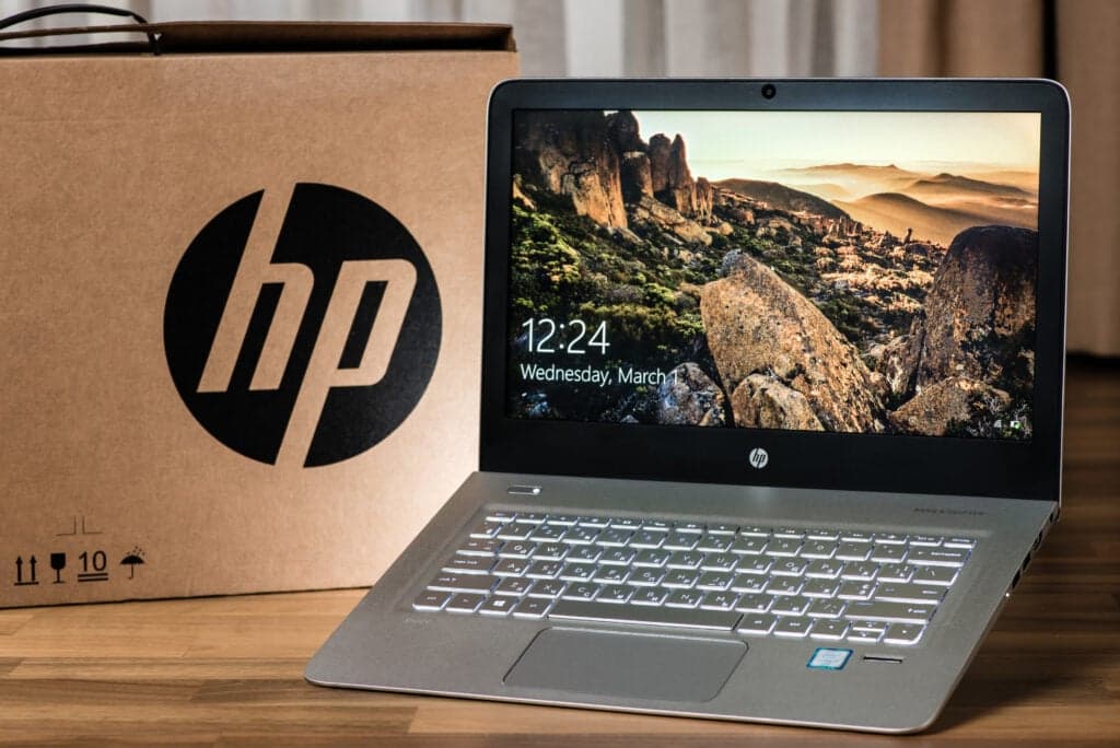 HP supera estimaciones del segundo trimestre, pero su acción reacciona con cautela