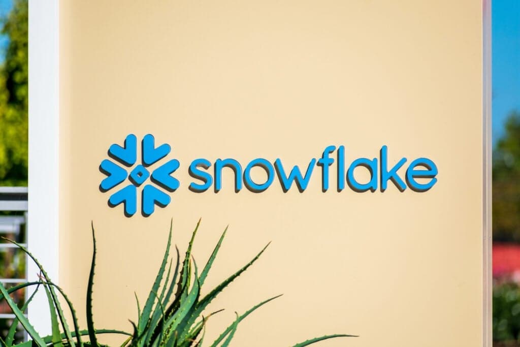 Snowflake dispara 35% tras superar expectativas y elevar guía anual