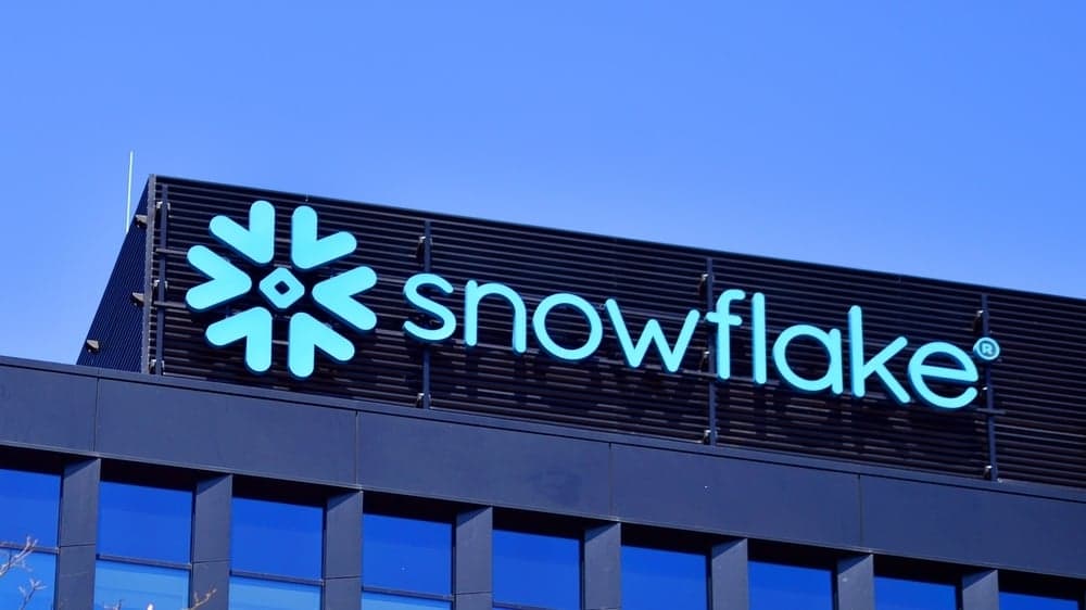 Snowflake sella acuerdo de US$6.000 millones con AWS en plena guerra de IA