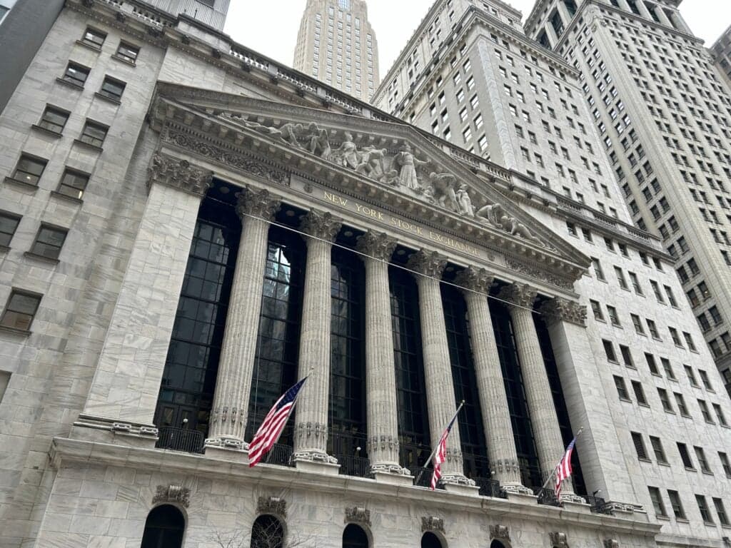 Son (SoftBank) afirma que la IA es 50 veces más grande que la burbuja puntocom