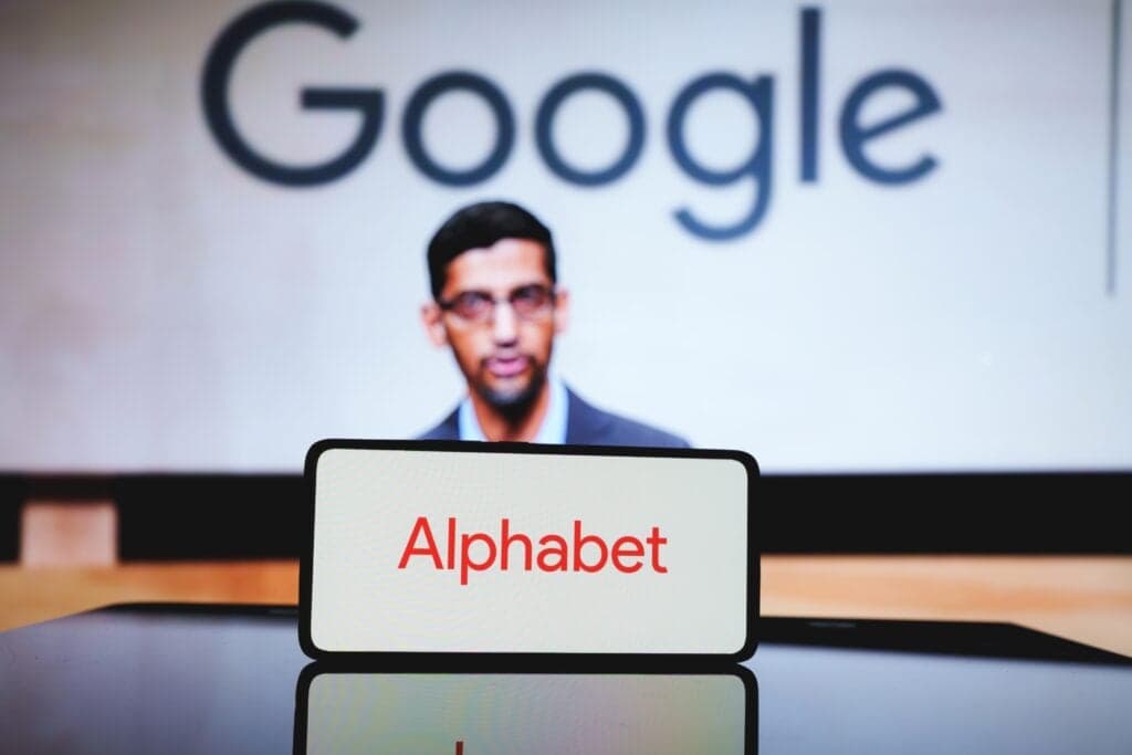 Alphabet busca US$80.000 millones para IA; Cramer advierte sobre dilución en GOOGL