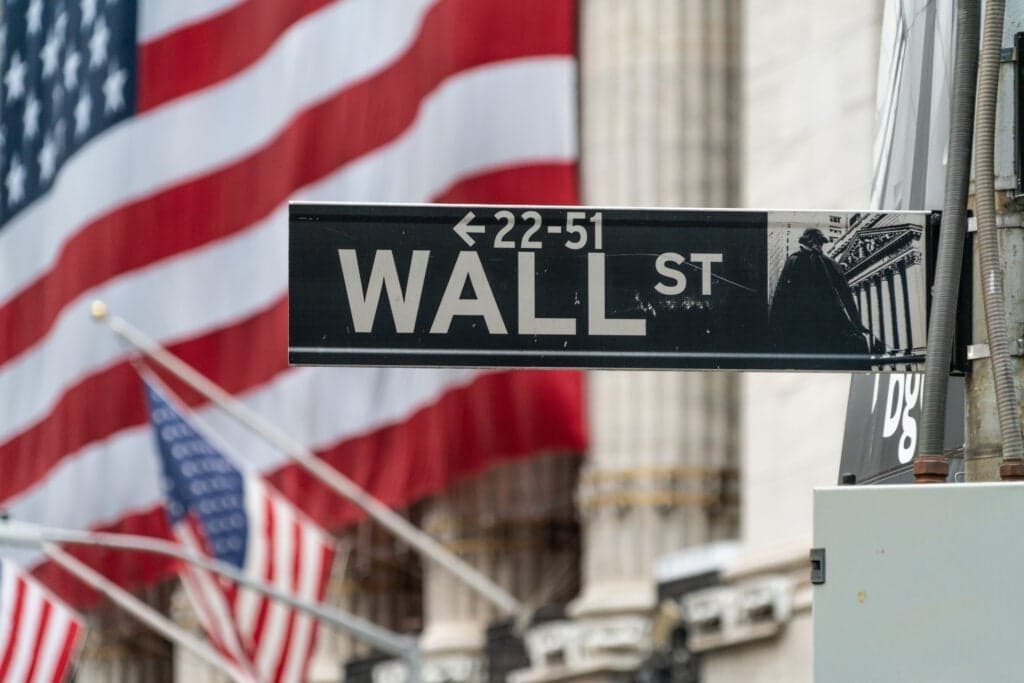 Futuros del S&P 500 y Dow Jones caen; MRVL y GOOG acaparan atención