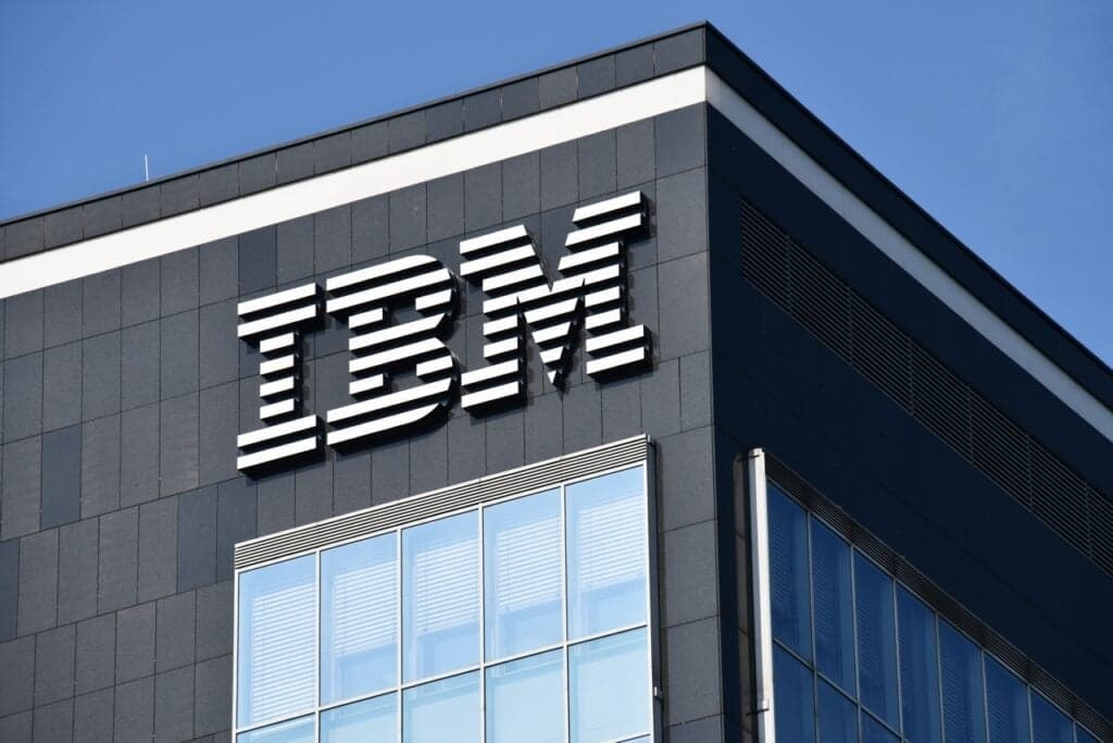 IBM lanza desafío de IA para 20.000 instituciones educativas