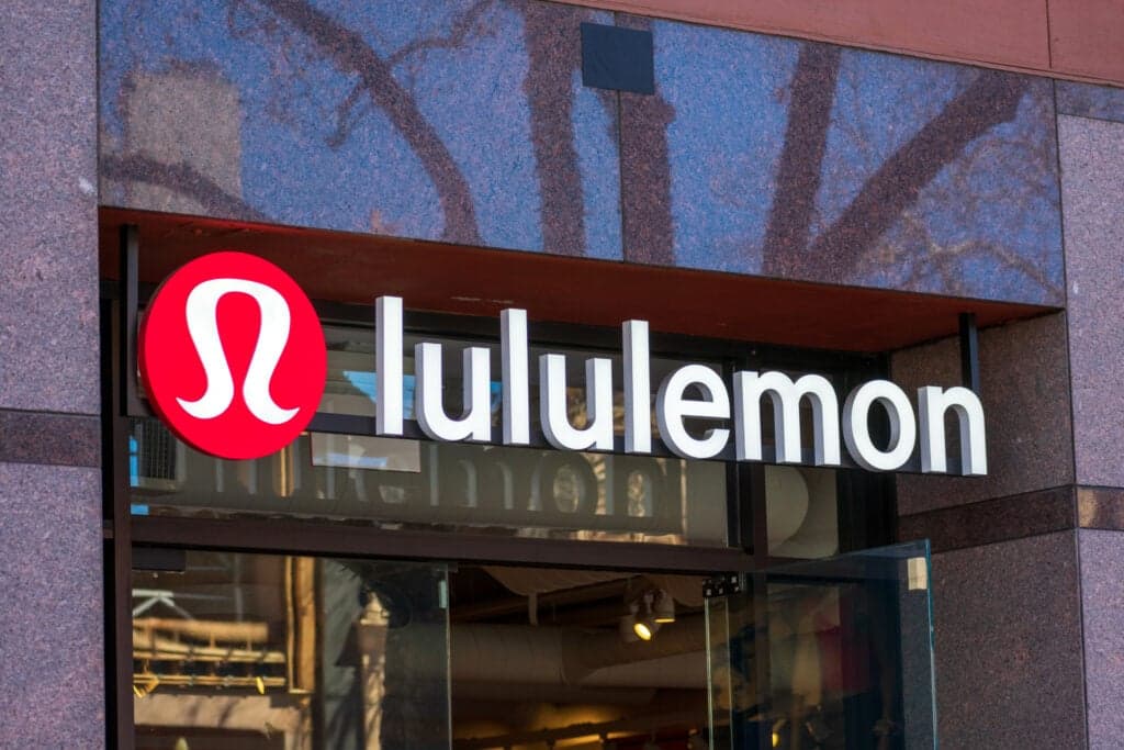 Lululemon recorta perspectivas y culpa a las redes sociales por la caída en ventas