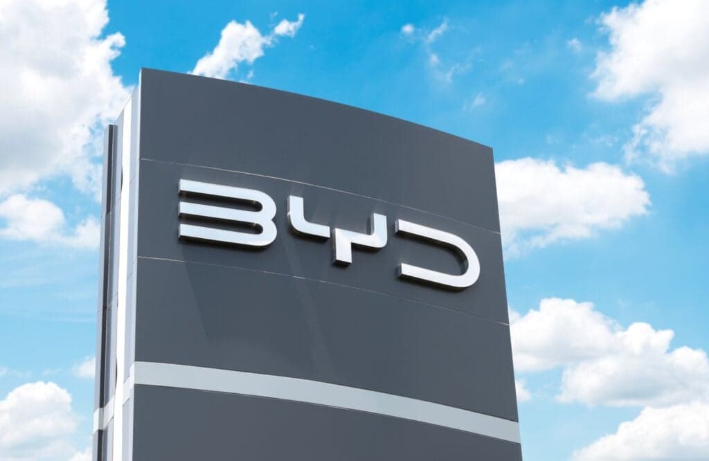 BYD lidera la expansión global de autos eléctricos chinos ante caída doméstica