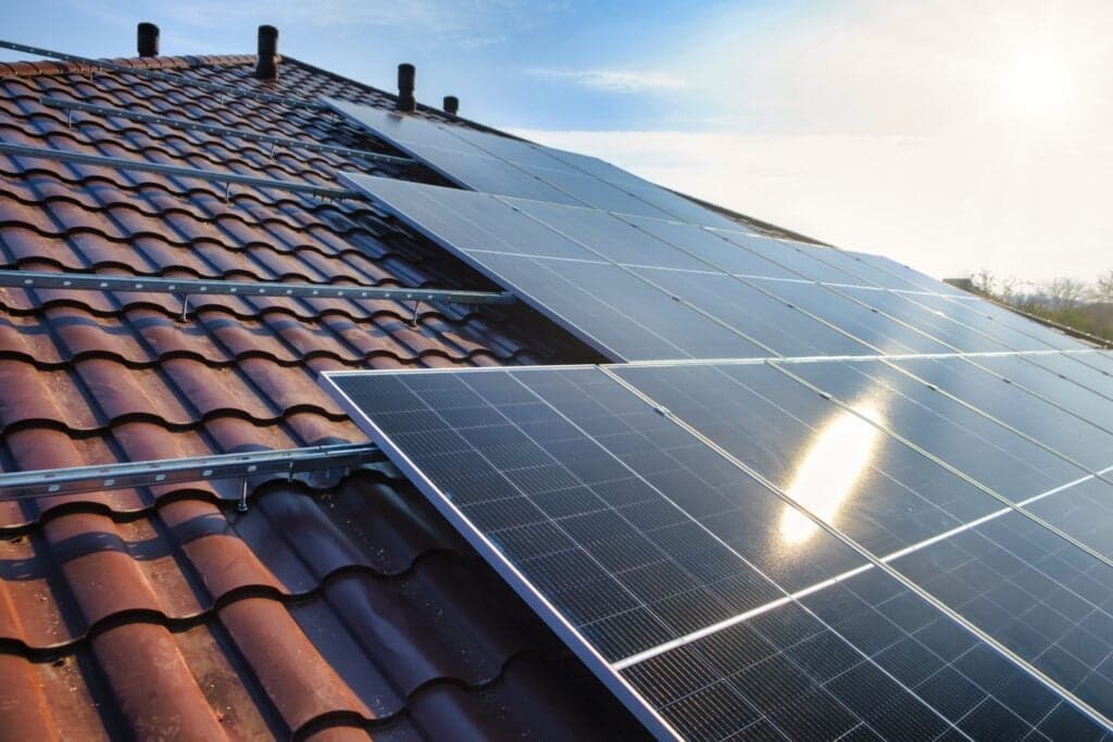 SUNation Energy se dispara 170% tras anunciar fusión inversa con Suniva