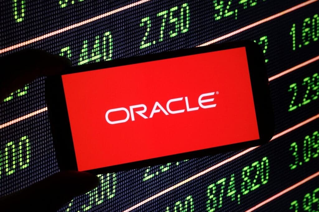Oracle planea gastar US$70.000M en IA y sus acciones caen 8%