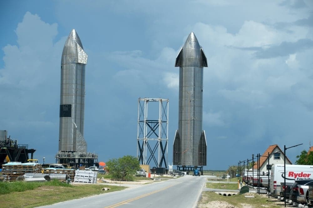 SpaceX debuta en bolsa a US$135 por acción con valuación cuestionada