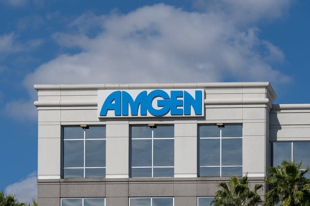 Amgen exige audiencia ante la FDA para frenar el retiro de Tavneos