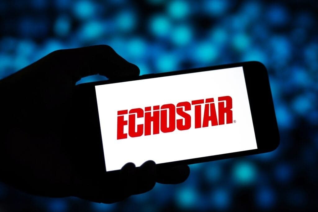EchoStar (SATS) retrocede tras el repunte del jueves por toma de ganancias