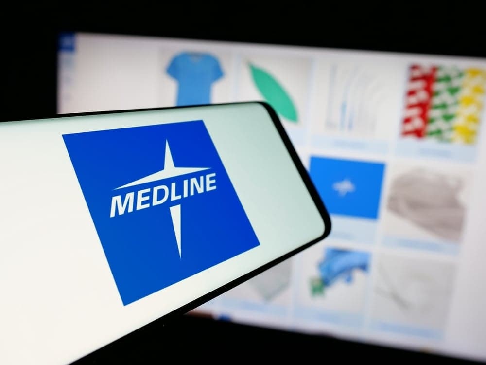Incendio destruye centro de distribución de Medline y presiona a MDLN