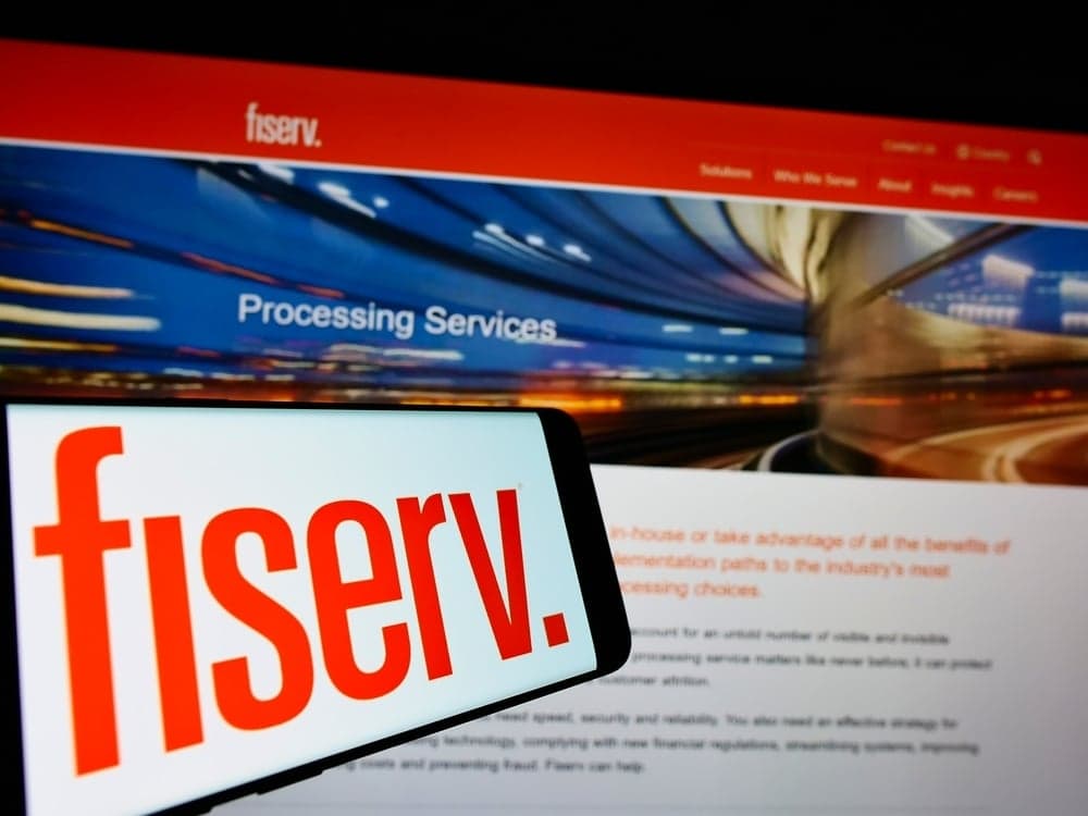 Fiserv (FISV) refinancia deuda en dólares en medio de cambio de CEO