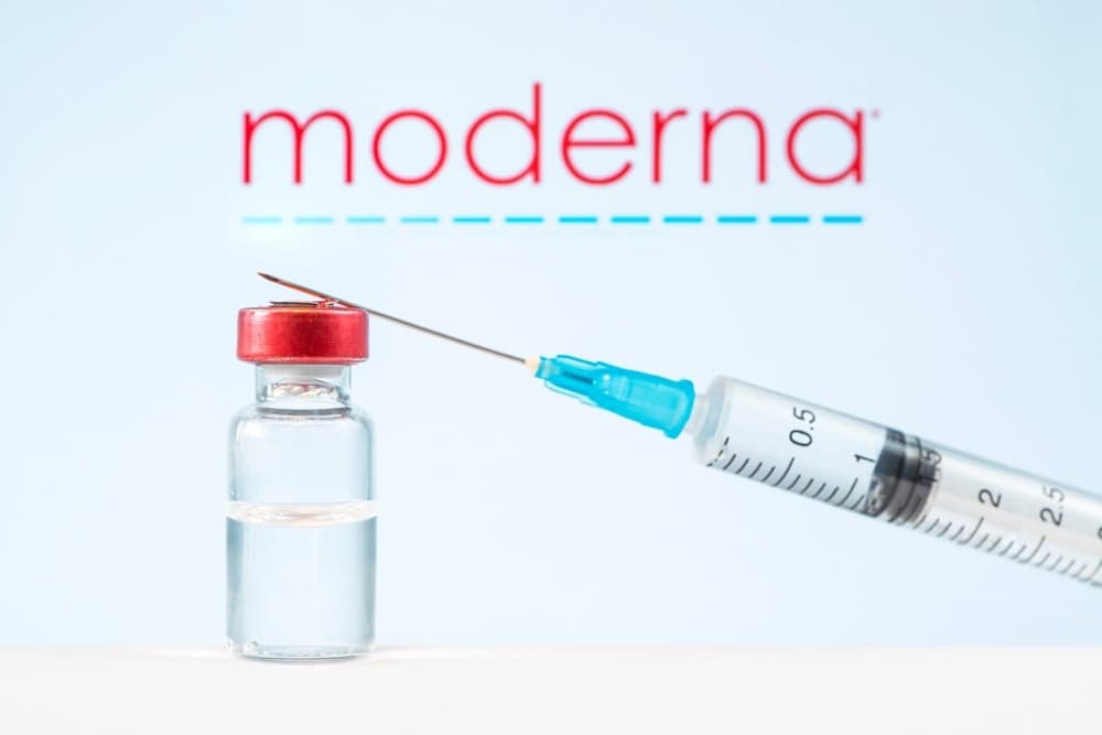 Moderna reorganiza su liderazgo y supera estimados en el primer trimestre