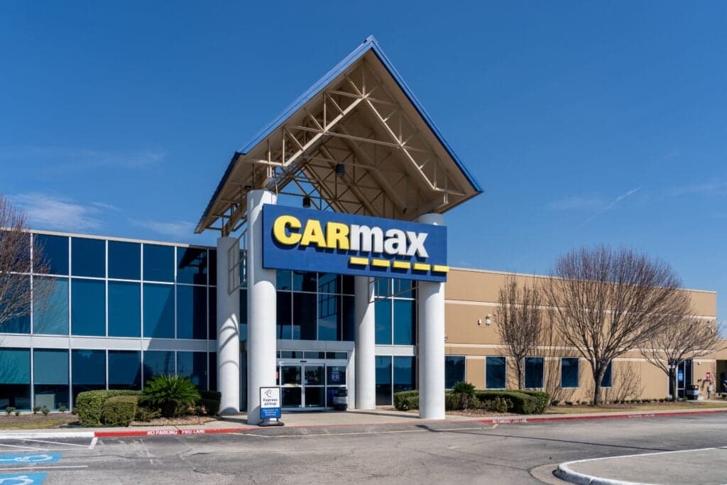 CarMax advierte que los márgenes por vehículo seguirán bajo presión