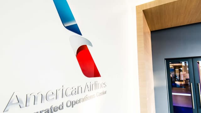 American Airlines promete eliminar los retiros involuntarios de pasajeros