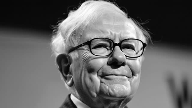 Berkshire Hathaway: Buffett cede la presidencia y la reserva de efectivo gana fuerza con las tasas altas