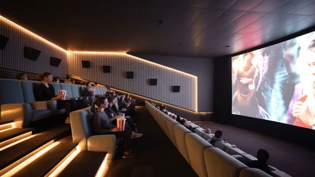California exige venta de canales de TV para aprobar la fusión Paramount-Warner