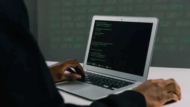 CrowdStrike eleva su pronóstico de ingresos anuales por fuerte demanda