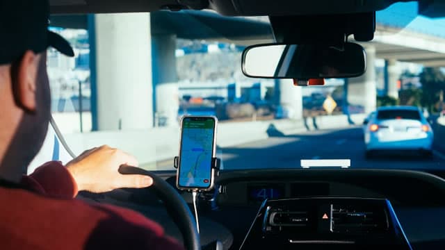 Regulador holandés multa a Uber con US$966 millones por suspensiones automatizadas