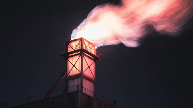 El huracán Isaías pone a prueba los mercados petroleros con suministros ya ajustados