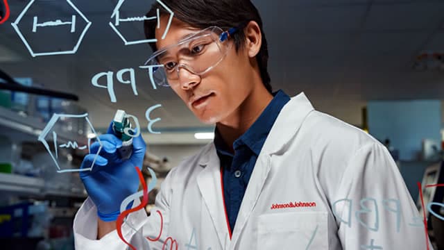 J&J negocia vender su unidad de implantes ortopédicos a Apollo por US$20.000 millones