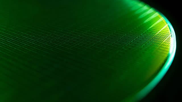Acción de Micron oscila en rango lateral ante volatilidad en el sector IA