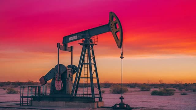 El petróleo extiende ganancias tras ataques entre EE.UU. e Irán en el Estrecho de Ormuz