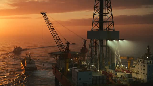 El petróleo se mantiene estable mientras mercados evalúan negociaciones EE.UU.-Irán
