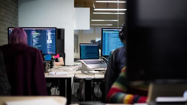 Salesforce alcanza resistencia clave antes de presentar resultados trimestrales