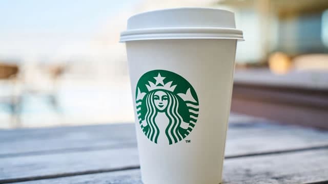 Starbucks cierra más de 200 tiendas en una semana por segundo año consecutivo