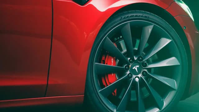 Tesla retira casi 3 millones de vehículos del mercado chino