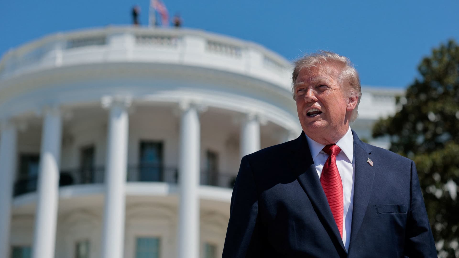 Trump rebalanceó su portafolio en junio: vendió META y compró Berkshire