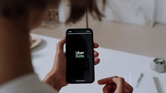 Uber enfrenta multa de €825 millones por suspensiones automatizadas de conductores