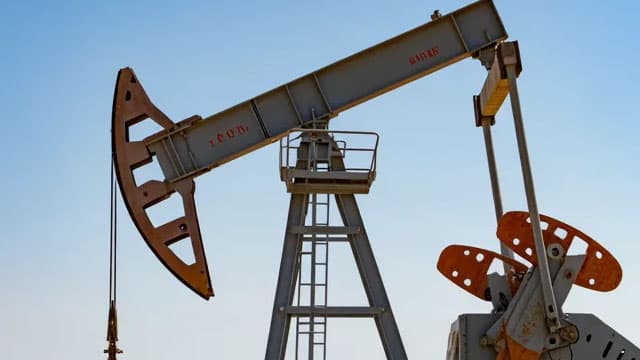 WTI y Brent extienden su recuperación ante riesgos de oferta en Medio Oriente