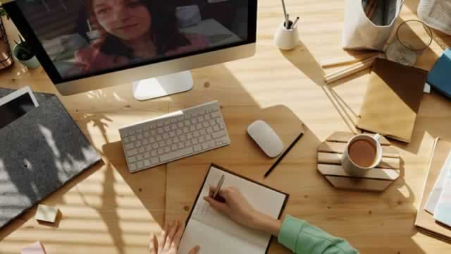 Zoom eleva sus ingresos por el segmento empresarial y mejora su guía anual