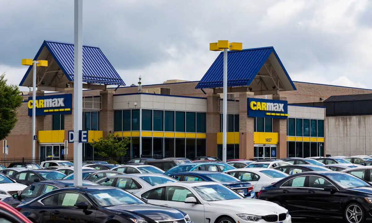 CarMax elimina 145 puestos corporativos en su tercer recorte en 11 meses